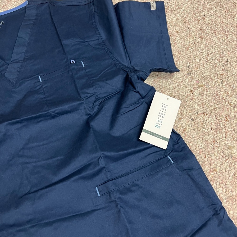 NWT Men’s med couture scrub top - Picture 8 of 8
